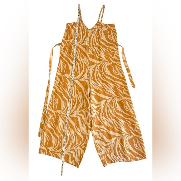 Jessica Simpson Wide‑Leg Jumpsuit M Mustard Tiger Print V‑Neck Spaghetti Straps - Picture 7 of 8